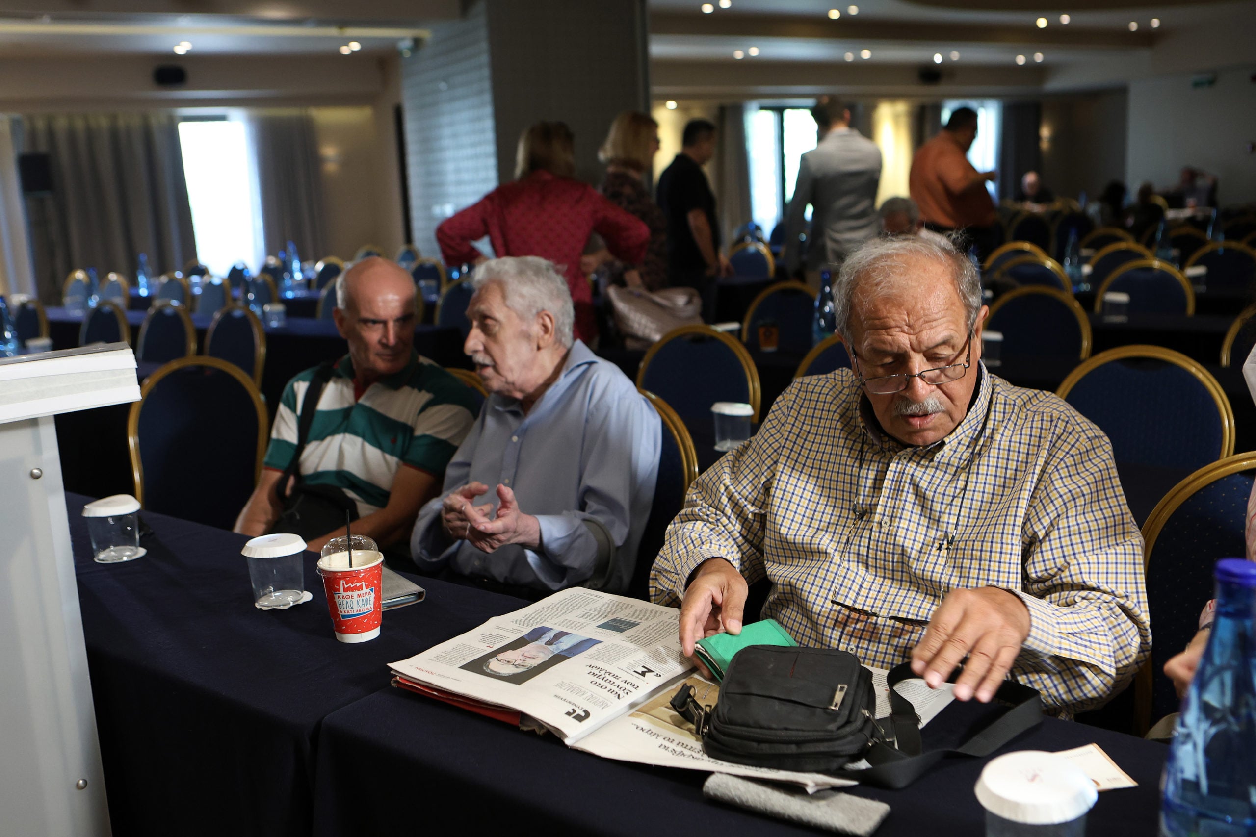 ΣΥΡΙΖΑ: Η Κεντρική Επιτροπή συνεδριάζει με απαρτία μέσω zoom – Τα μηνύματα Δούρου, Παππά και η πρόταση για αναβολή μίας εβδομάδας