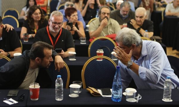 ΣΥΡΙΖΑ: Συνεδριάζει η Κεντρική Επιτροπή με απαρτία μέσω zoom – Τα μηνύματα Δούρου, Παππά και η πρόταση για αναβολή μίας εβδομάδας