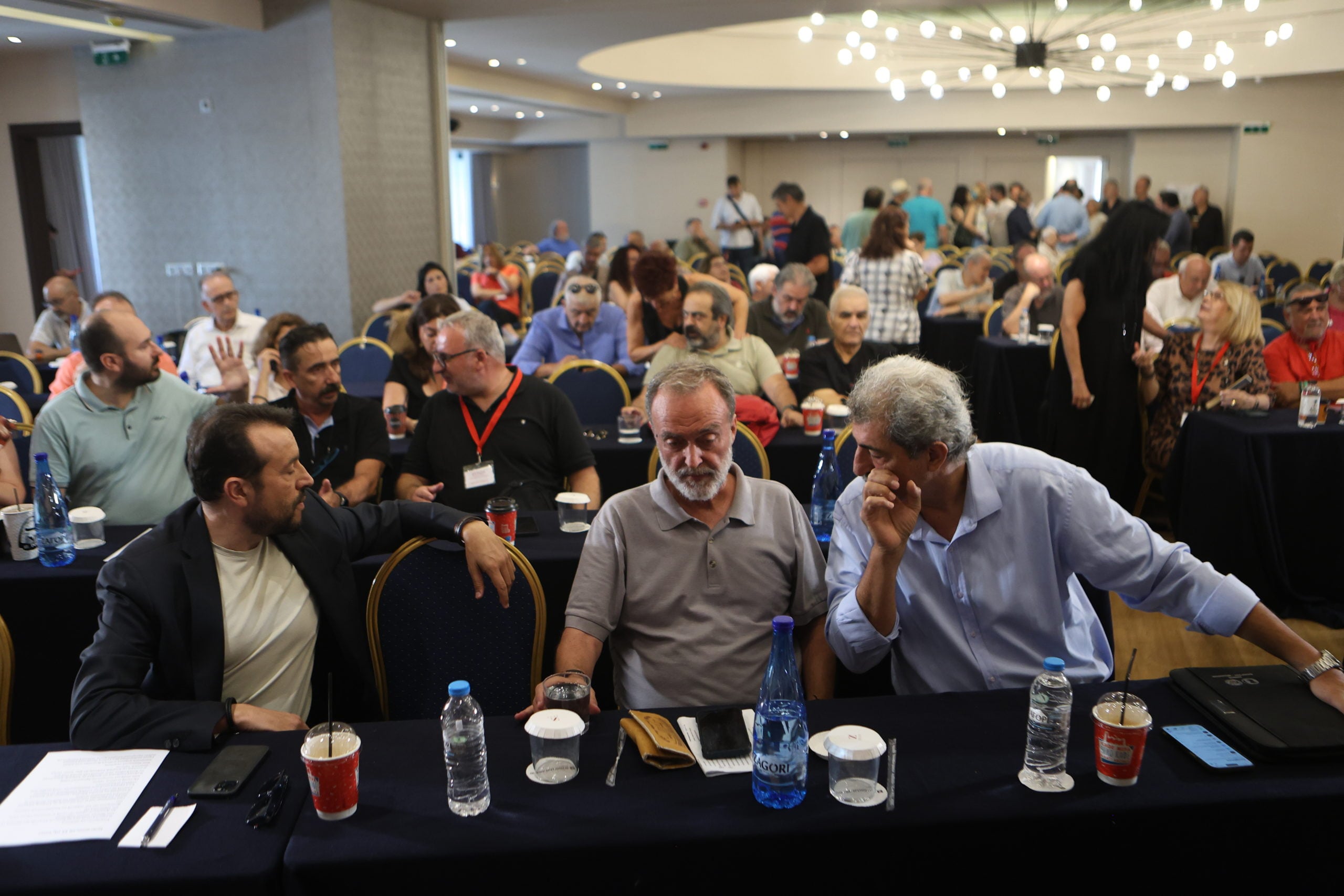 ΣΥΡΙΖΑ: Η Κεντρική Επιτροπή συνεδριάζει με απαρτία μέσω zoom – Τα μηνύματα Δούρου, Παππά και η πρόταση για αναβολή μίας εβδομάδας
