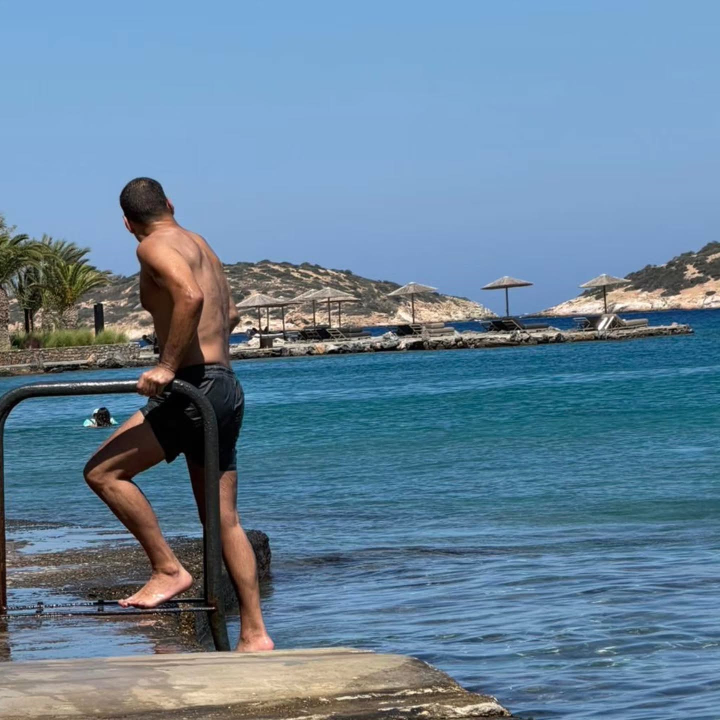 Κώστας Τσουρός: Επιστροφή στο Instagram με «άρωμα» καλοκαιριού έπειτα από 3 μήνες (φωτογραφίες) 12 Κώστας Τσουρός
