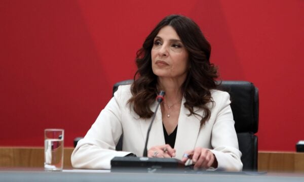 ΣΥΡΙΖΑ: Ανεξαρτητοποιήθηκε η Πόπη Τσαπανίδου, μένει με 16 βουλευτές η Κ.Ο.