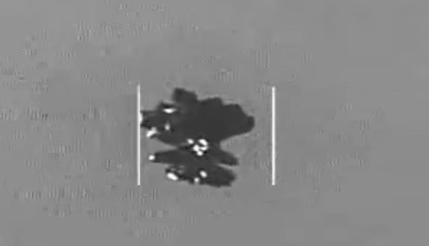 UFO: Το Πεντάγωνο έδωσε στη δημοσιότητα νέα απόρρητα αρχεία για αθόρυβα αντικείμενα σε σχήμα ρόμβου και μέδουσας – ΒΙΝΤΕΟ
