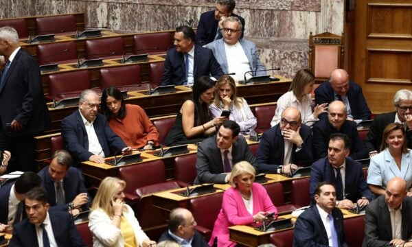 Στην επόμενη Βουλή θα κριθεί η Αναθεώρηση του Συντάγματος – «Παρών» από Μπακογιάννη στο άρθρο για τη θητεία του ΠτΔ