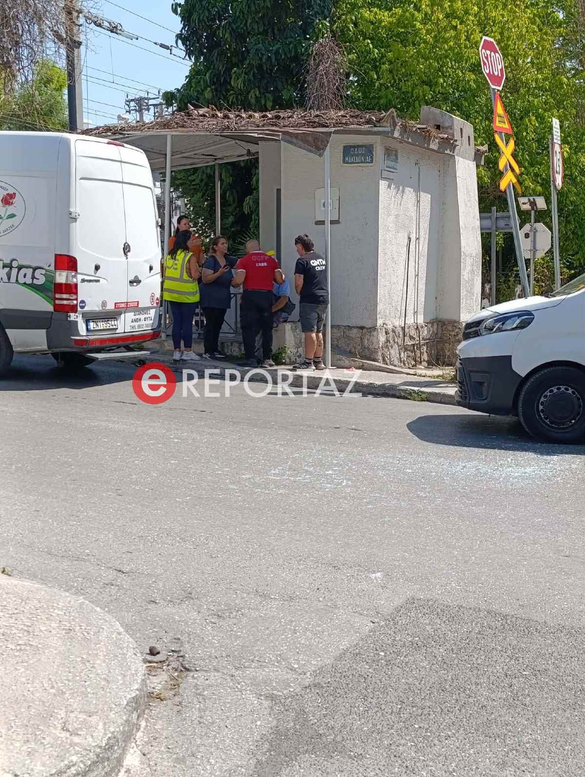 Τροχαίο στον Ταύρο: Βαν του GNTM συγκρούστηκε με τρίκυκλο, στο νοσοκομείο ηλικιωμένος οδηγός 7 Τροχαίο με βαν του GNTM