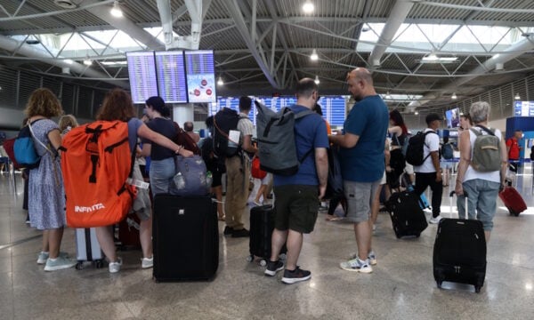 Η Ένωση Ελεγκτών Εναέριας Κυκλοφορίας: Η αύξηση στις πτήσεις, με μειωμένο προσωπικό και απαρχαιωμένο εξοπλισμό, μπλοκάρουν τα αεροδρόμια