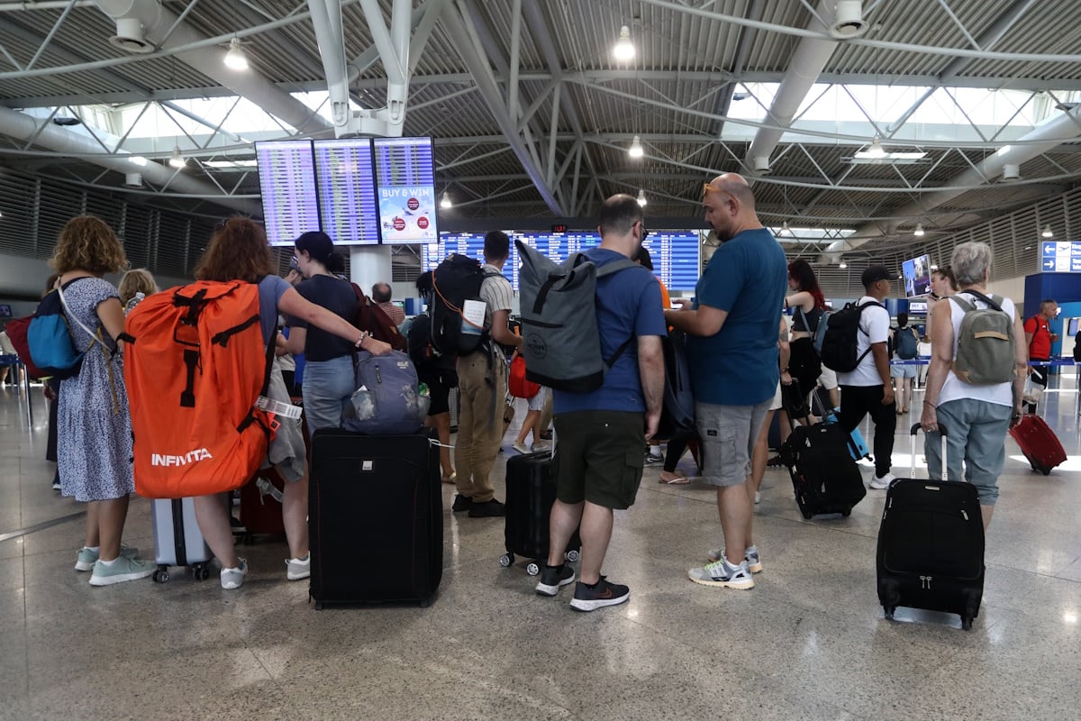 Η Ένωση Ελεγκτών Εναέριας Κυκλοφορίας: Η αύξηση στις πτήσεις, με μειωμένο προσωπικό και απαρχαιωμένο εξοπλισμό, μπλοκάρουν τα αεροδρόμια