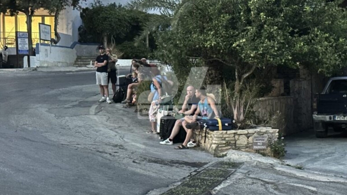 Φωτιά στο Ρέθυμνο: Εκκένωση στην Αγία Γαλήνη, σε ετοιμότητα ξενοδοχεία και το κλειστό των Μοιρών 3 Φωτιά στο Ρέθυμνο: Εκκένωση στην Αγία Γαλήνη, σε ετοιμότητα ξενοδοχεία και το κλειστό των Μοιρών