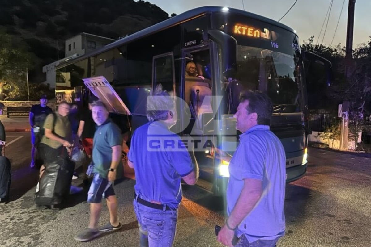 Φωτιά στο Ρέθυμνο: Εκκένωση στην Αγία Γαλήνη, σε ετοιμότητα ξενοδοχεία και το κλειστό των Μοιρών 8 Εικόνες από την εκκένωση της Αγίας Γαλήνης