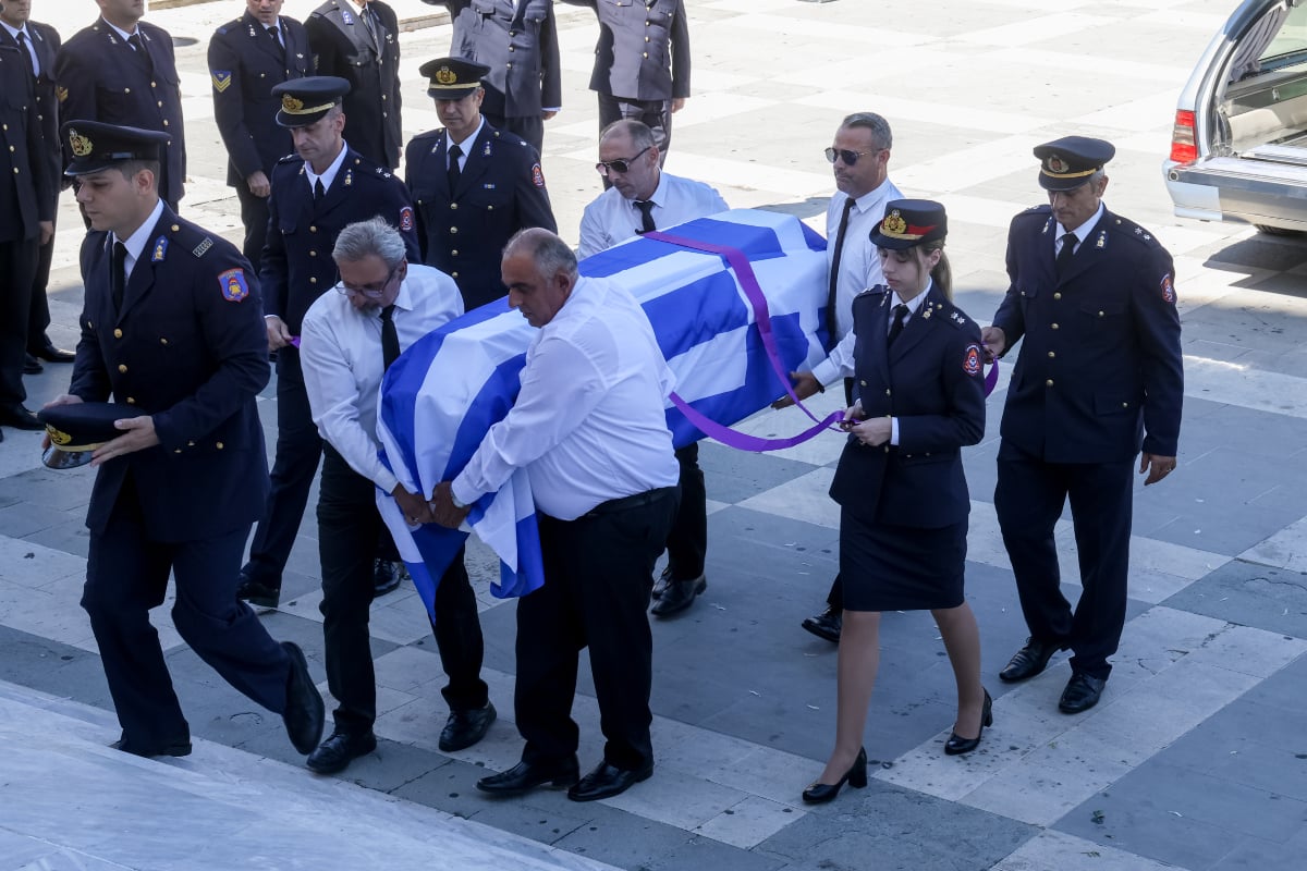 Κωνσταντίνος Λαιμοδέτης: Θρήνος στην κηδεία του 27χρονου Ανθυποπυραγού που έχασε τη ζωή του στο Γύθειο 14 Η κηδεία του 27χρονου πυροσβέστη στο Αγρίνιο