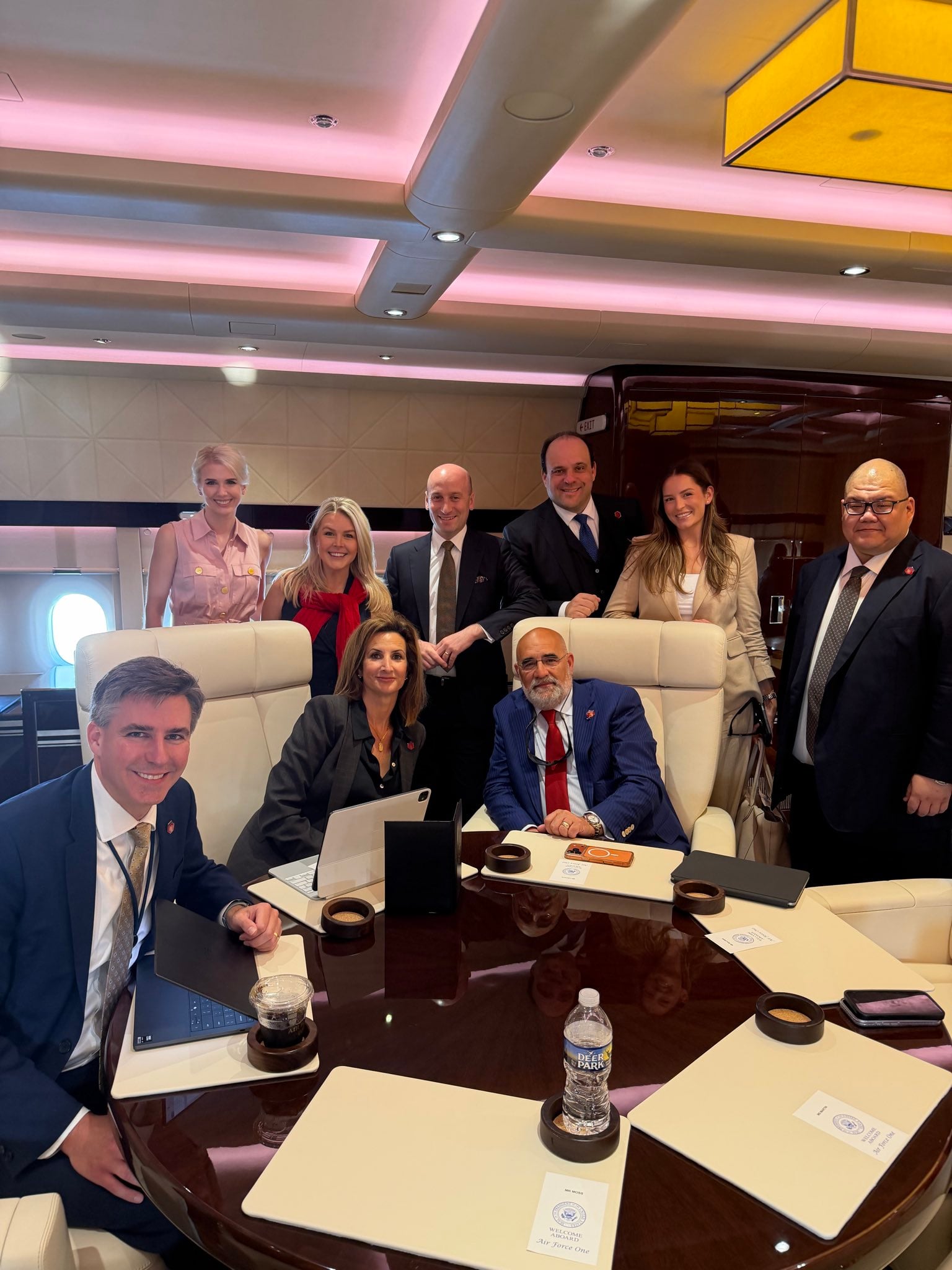 Air Force One: Χρυσός, πολυτέλεια και Apple TV στο προεδρικό αεροσκάφος των ΗΠΑ