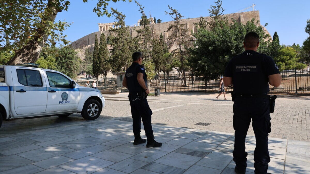 Επίθεση με μαχαίρι στην Ακρόπολη: «Είδα τη γυναίκα μαχαιρωμένη να αιμορραγεί», λέει αυτόπτης μάρτυρας 1 Επίθεση με μαχαίρι στην Ακρόπολη: «Είδα τη γυναίκα μαχαιρωμένη να αιμορραγεί», λέει αυτόπτης μάρτυρας