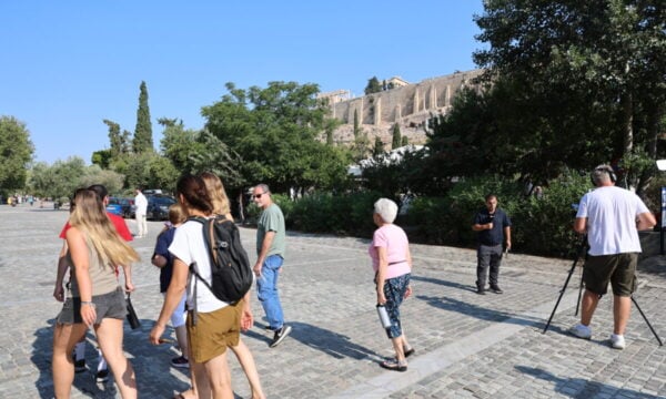Ακρόπολη: Με ποινικό παρελθόν ο 60χρονος που επιτέθηκε με μαχαίρι σε τουρίστες – Είχε νοσηλευτεί και ψυχιατρική κλινική
