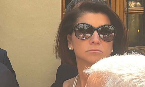 Αλεξία Μπακογιάννη στην κηδεία της Βάγιας Νέστορα – Ο πόνος είναι ίδιος