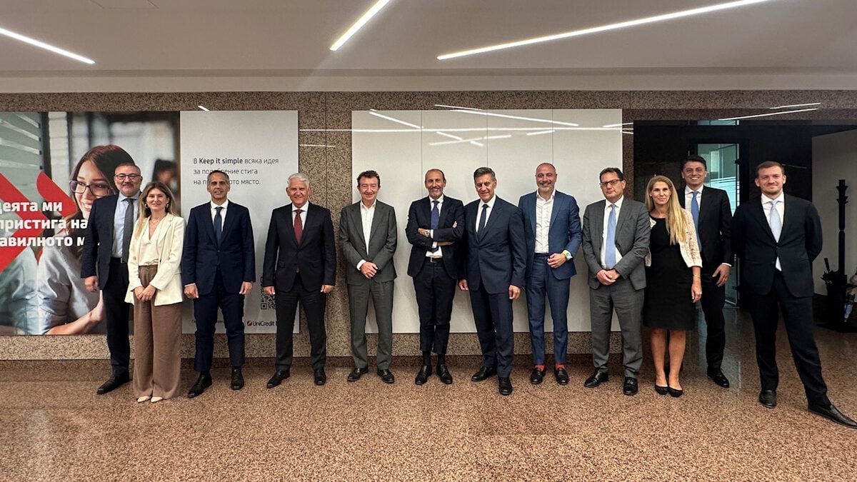 UniCredit και Alpha Bank ενισχύουν τη συνεργασία τους σε περιφερειακές αγορές 1 UniCredit και Alpha Bank ενισχύουν τη συνεργασία τους σε περιφερειακές αγορές