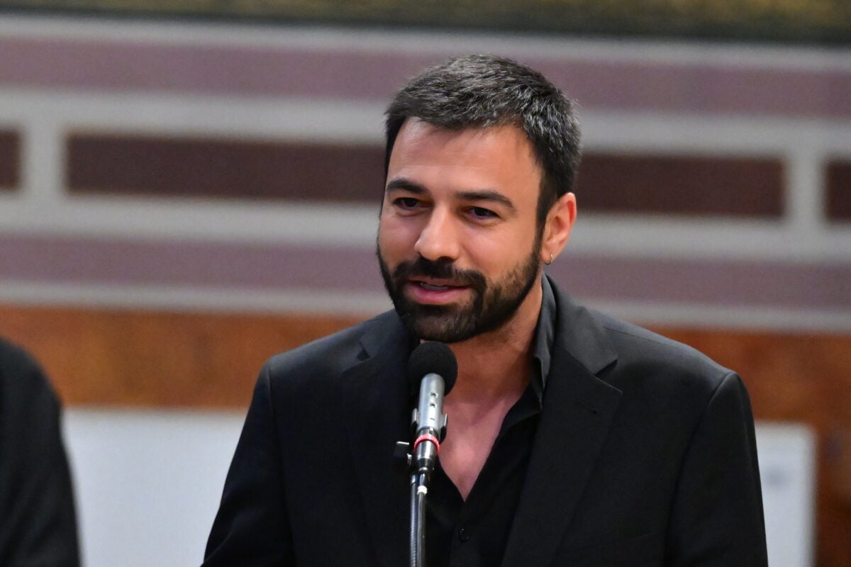 Κηδεία Μάρως Κοντού: Η Ελλάδα αποχαιρέτησε την «Ελενίτσα» με θερμό χειροκρότημα – Συγκίνησαν οι επικήδειοι 31 Κηδεία Μάρως Κοντού: Η Ελλάδα αποχαιρέτησε την «Ελενίτσα» με θερμό χειροκρότημα – Συγκίνησαν οι επικήδειοι