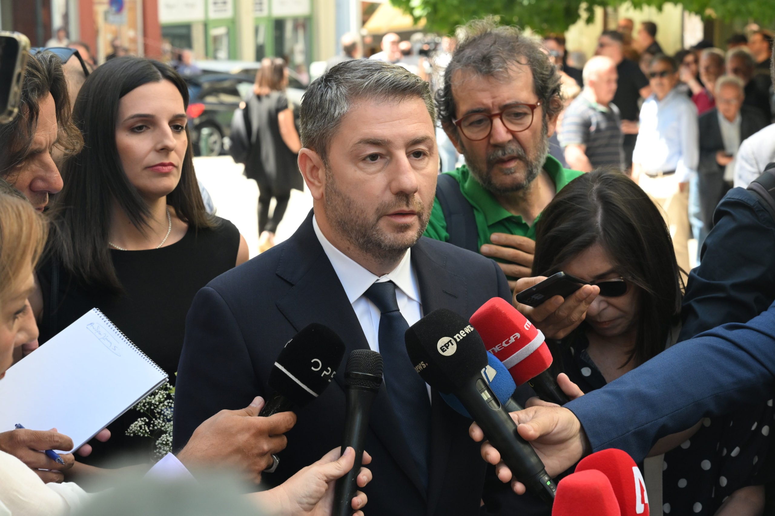 Νίκος Ανδρουλάκης στην κηδεία της Βάγιας Νέστορα: «Καμία ανοχή στη βία, την τρομοκρατία, τον διχασμό και τις εμφυλιοπολεμικές λογικές»