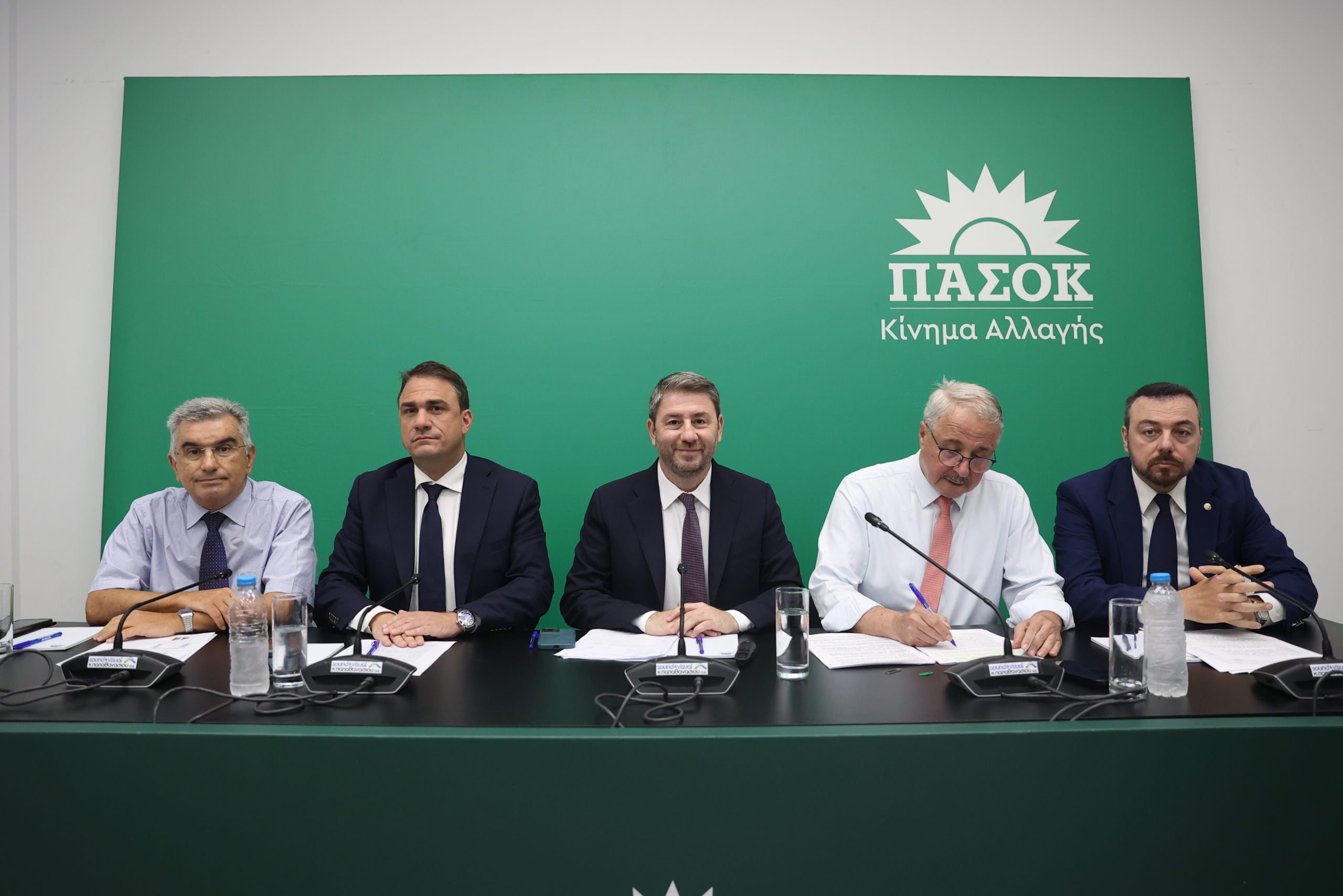 Ανδρουλάκης: Ωραία τα βίντεο του κ. Μητσοτάκη αλλά η σκληρή πραγματικότητα φαίνεται στην τσέπη των πολιτών – Τι απάντησε για τα περί «τοξικού Κέντρου» 8 Ανδρουλάκης: Ωραία τα βίντεο του κ. Μητσοτάκη αλλά η σκληρή πραγματικότητα φαίνεται στην τσέπη των πολιτών – Τι απάντησε για τα περί «τοξικού Κέντρου»