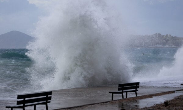 Meteo: Άνεμοι έως 150 χλμ/ώρα στην Αττική – Θυελλώδεις ριπές στην κορυφή της Πεντέλης