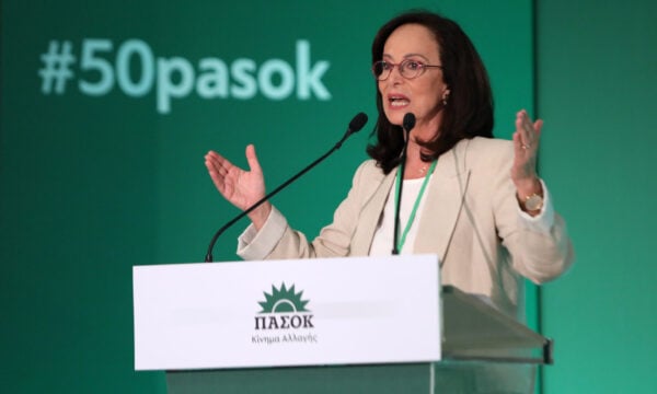 Διαμαντοπούλου για Τσίπρα: «Να απαντήσει ποιος πληρώνει το κόμμα του, το ινστιτούτο και την καμπάνια του»