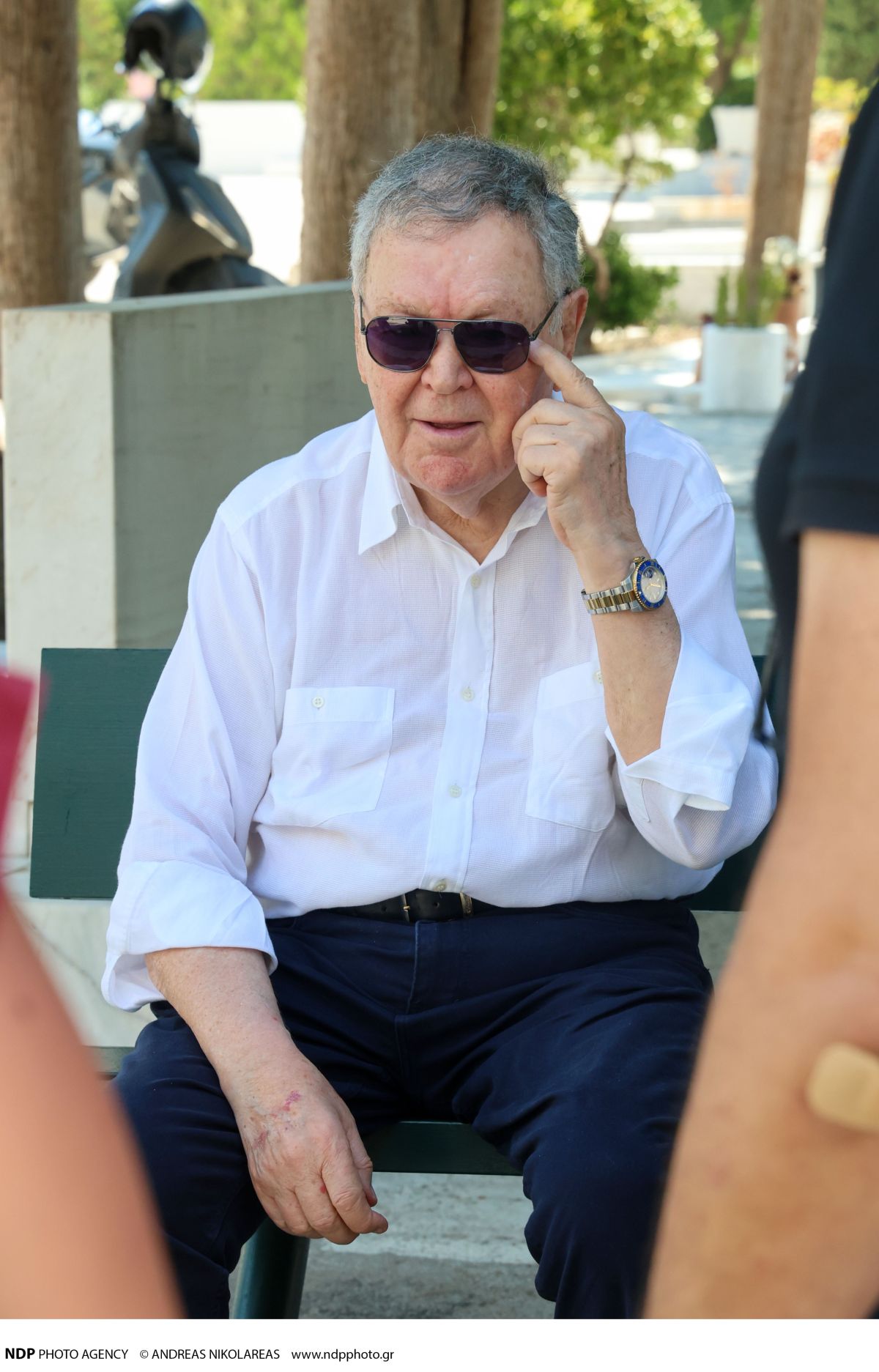 Μνημόσυνο Αλίκης Βουγιουκλάκη: Ράκος ο αδερφός της, Αντώνης – Οι επώνυμοι που έδωσαν το «παρών» και η ηχηρή απουσία 21 Αντώνης Βουγιουκλάκης