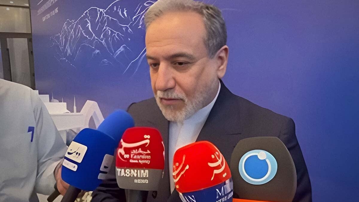Αραγτσί: Το Ιράν δεν υποκύπτει σε πιέσεις και δεν φοβάται κανέναν 1 Αραγτσί: Το Ιράν δεν υποκύπτει σε πιέσεις και δεν φοβάται κανέναν