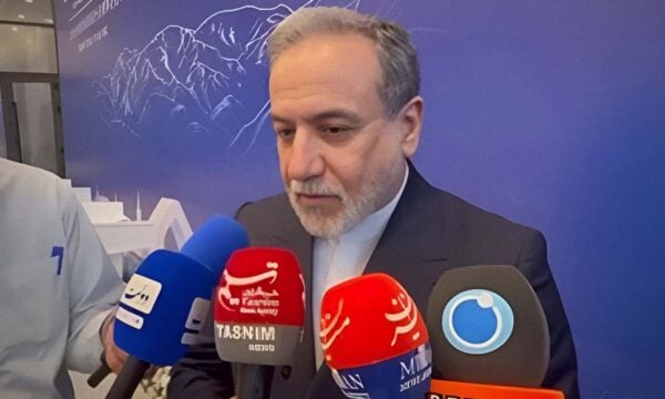 Αραγτσί: Το Ιράν δεν υποκύπτει σε πιέσεις και δεν φοβάται κανέναν