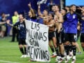 Παίκτες της Αργεντινής πανηγύρισαν με πανό για τα Φόκλαντ και κινδυνεύουν με τιμωρία από τη FIFA