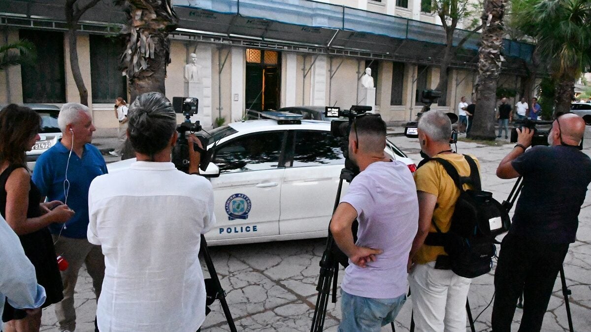 Άργος: Πέθανε ο 20χρονος που πυροβολήθηκε από αστυνομικούς μετά από καταδίωξη – Προφυλακιστέοι οι δύο αστυνομικοί 1 Άργος: Πέθανε ο 20χρονος που πυροβολήθηκε από αστυνομικούς μετά από καταδίωξη – Προφυλακιστέοι οι δύο αστυνομικοί