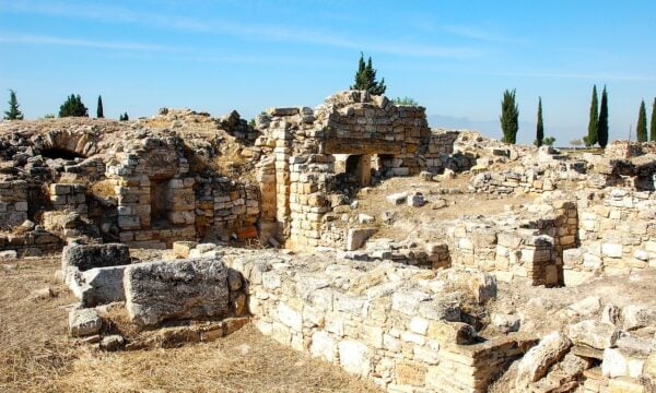 18 τάφοι ανακαλύφθηκαν στην αρχαία εκκλησία των Τυάνων – Μοναδικά ευρήματα στην πόλη που γεννήθηκε ο Απολλώνιος ο Τυανεύς
