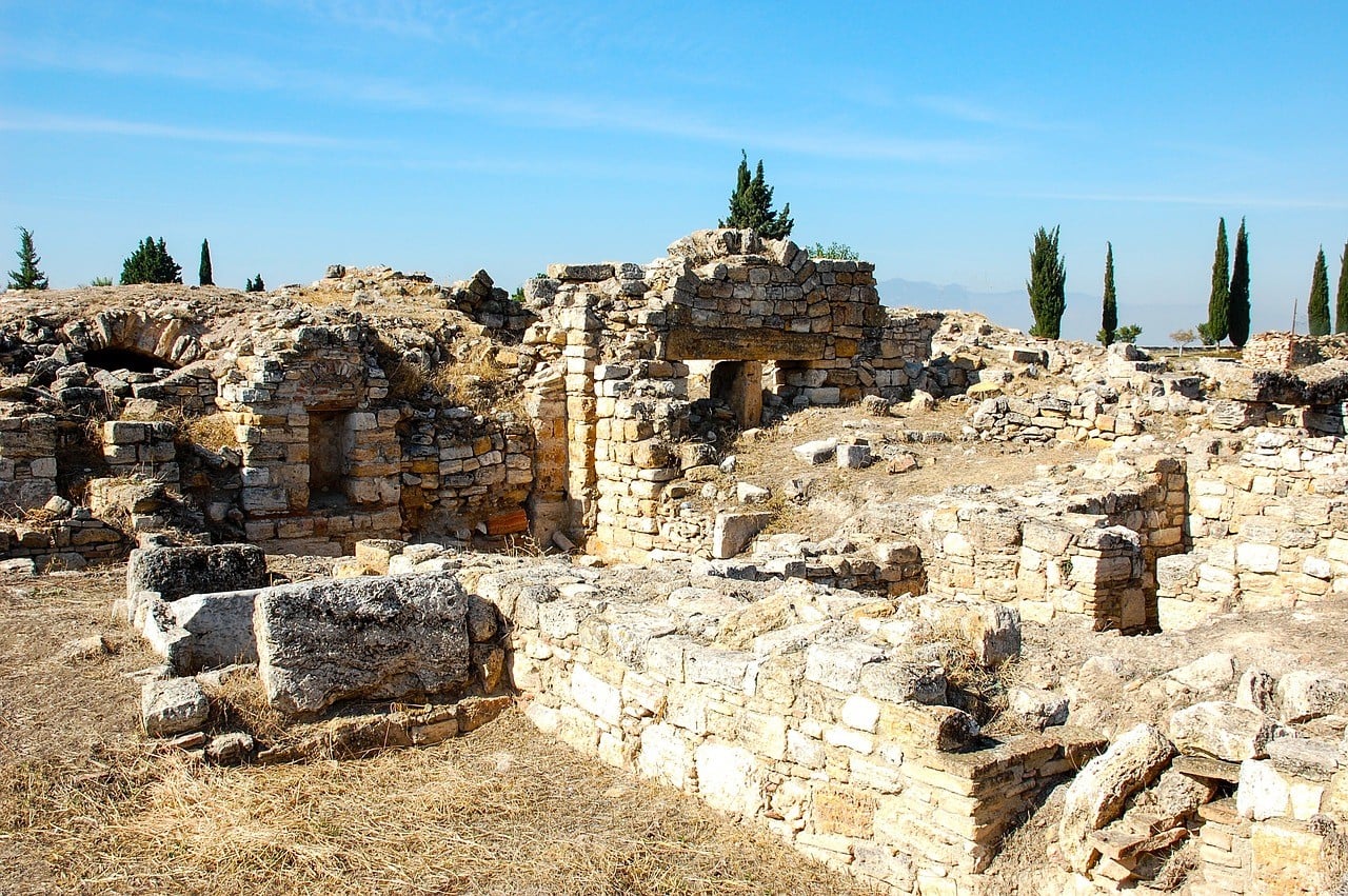 18 τάφοι ανακαλύφθηκαν στην αρχαία εκκλησία των Τυάνων – Μοναδικά ευρήματα στην πόλη που γεννήθηκε ο Απολλώνιος ο Τυανεύς