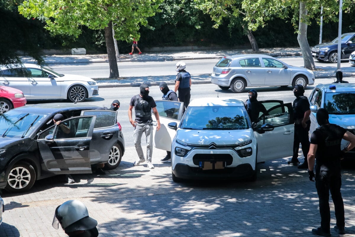 Θεσσαλονίκη: Ποινική δίωξη στους δύο συλληφθέντες για τα επεισόδια στα δικαστήρια