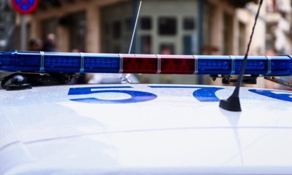 Ελληνικό: Σύλληψη 15χρονου και 29χρονου για απάτες με λεία άνω των 40.000 ευρώ