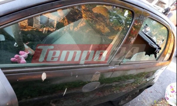 Πάτρα: 2χρονη κλειδώθηκε σε αυτοκίνητο – Πυροσβέστες έσπασαν το παράθυρο και την απεγκλώβισαν