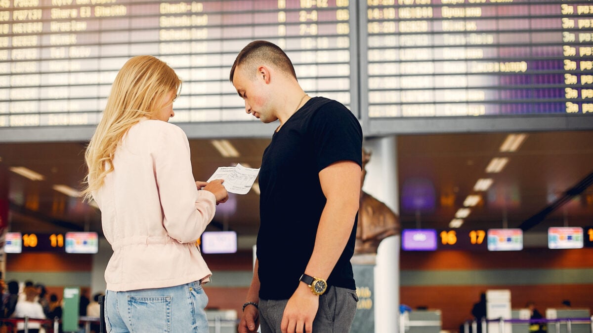 Νέο σύστημα ελέγχου συνόρων της ΕΕ προκαλεί τεράστιες ουρές και πολύωρες καθυστερήσεις στα αεροδρόμια της Ευρώπης 1 Νέο σύστημα ελέγχου συνόρων της ΕΕ προκαλεί τεράστιες ουρές και πολύωρες καθυστερήσεις στα αεροδρόμια της Ευρώπης