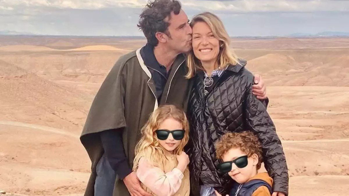 Βίκυ Καγιά: Το πρόβλημα υγείας του αδερφού της, η σχέση με τον Κρασσά και οι αισθητικές επεμβάσεις που αποκάλυψε (Βίντεο) 8 Η Βίκυ Καγιά και ο Ηλίας Κρασσάς με τα παιδιά τους
