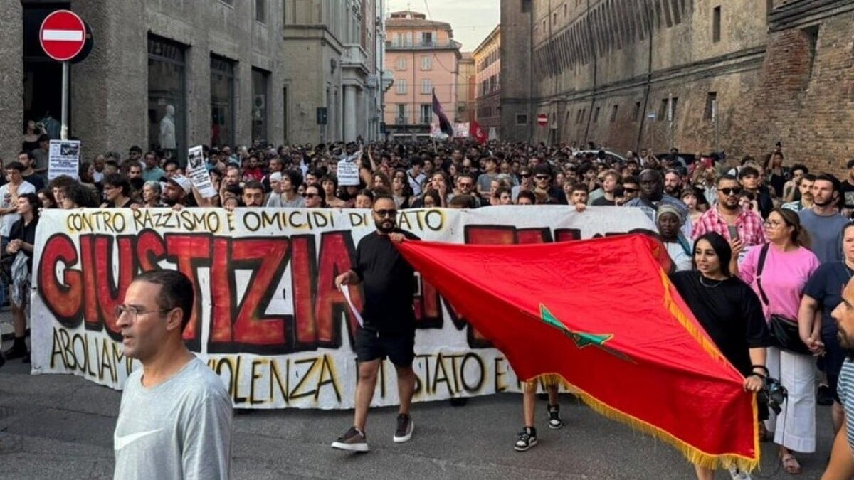Μπολόνια: Επεισόδια μετά τον θάνατο 42χρονου κατά την ακινητοποίησή του από αστυνομικούς 1 Μπολόνια: Επεισόδια μετά τον θάνατο 42χρονου κατά την ακινητοποίησή του από αστυνομικούς