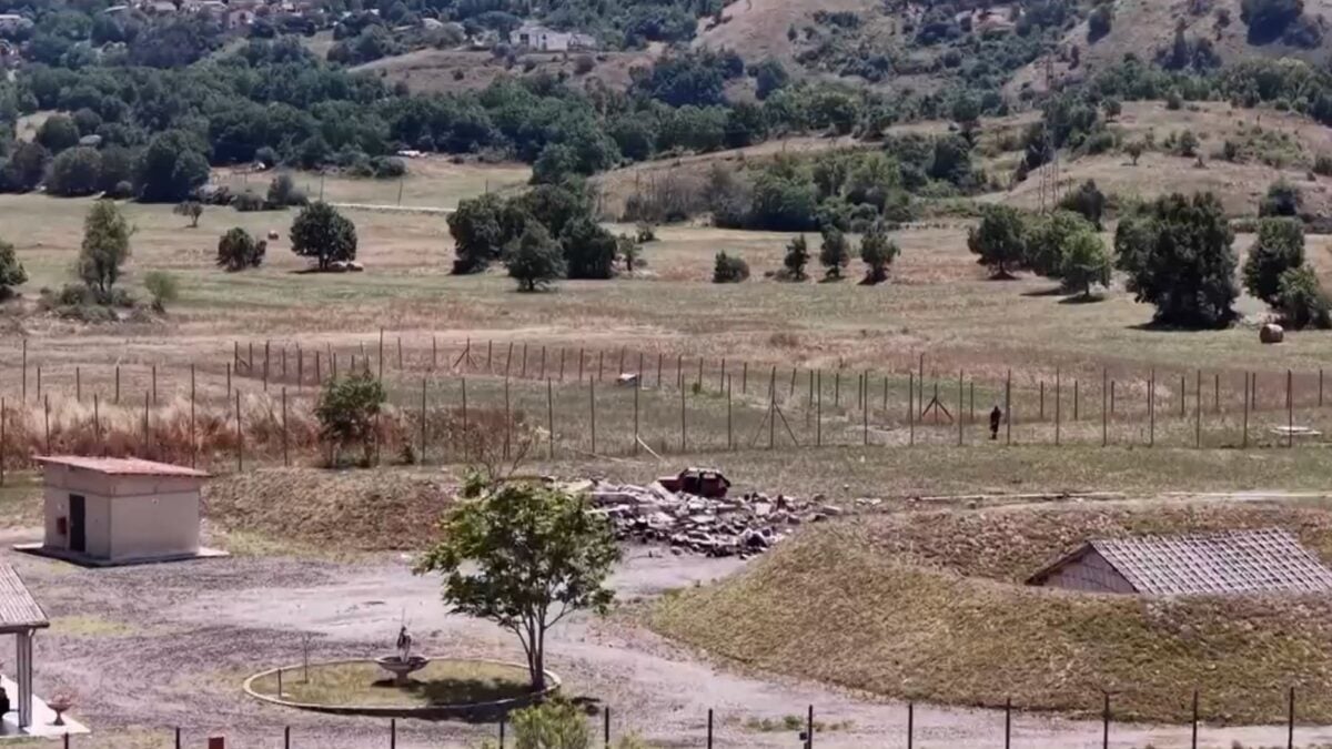 Έκρηξη εργοστασίου πυροτεχνημάτων στην Ιταλία: Μητέρα και γιος σκοτώθηκαν 1 Έκρηξη εργοστασίου πυροτεχνημάτων στην Ιταλία: Μητέρα και γιος σκοτώθηκαν