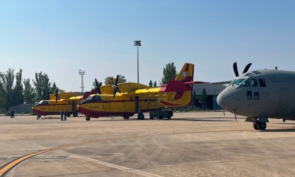 Ισπανία: Παρατείνεται για ένα 24ωρο η παραμονή των δύο ελληνικών Canadair στις μεγάλες δασικές πυρκαγιές