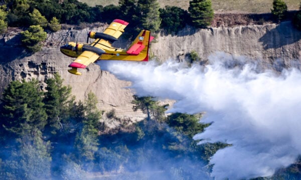 Ισπανία: Η Ελλάδα συνδράμει με δύο Canadair στην κατάσβεση των πυρκαγιών