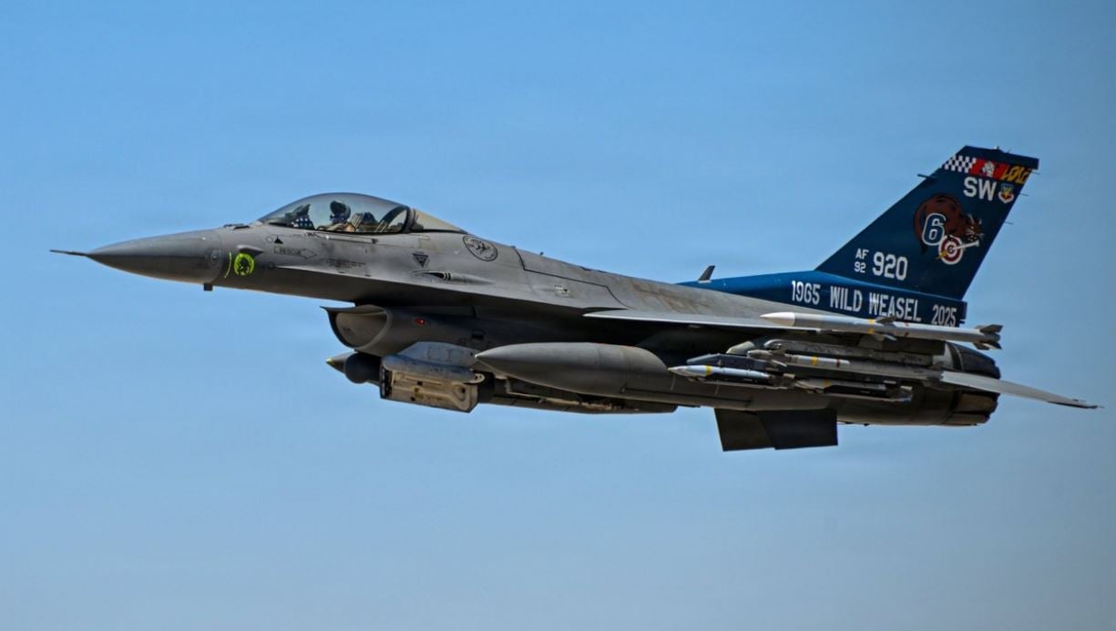 CENTCOM: Νέα αμερικανικά πλήγματα στο Ιράν για 13η συνεχόμενη νύχτα – Εκρήξεις στο νησί Κεσμ