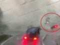 Βίντεο: Αυτοκίνητο εκτοξεύτηκε στον αέρα από ανεμοστρόβιλο