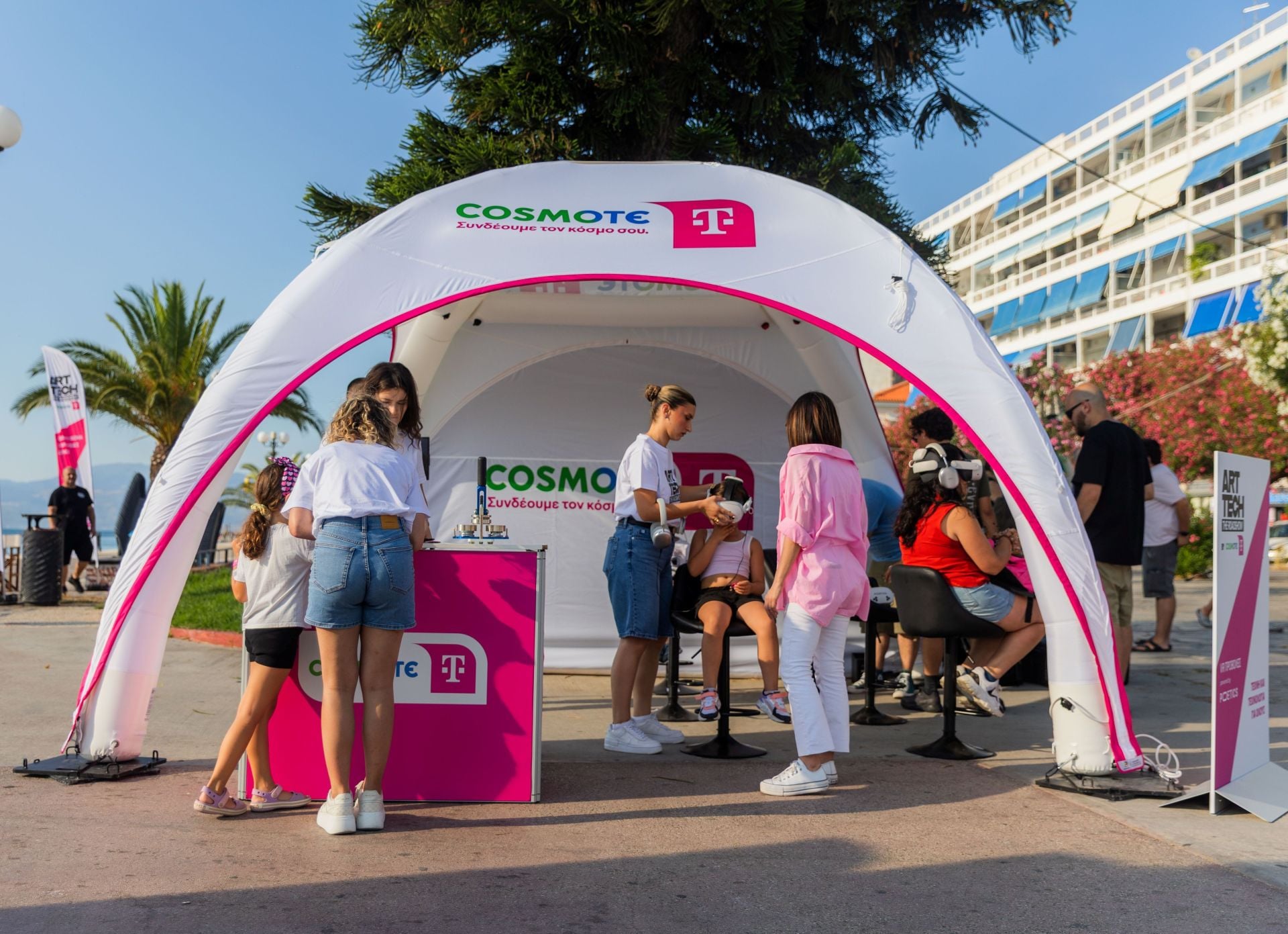 COSMOTE TELEKOM ART/ TECH – The Roadshow: Δωρεάν βραδιές θερινού σινεμά και τεχνολογικών εμπειριών σε 16 πόλεις και νησιά της Ελλάδας