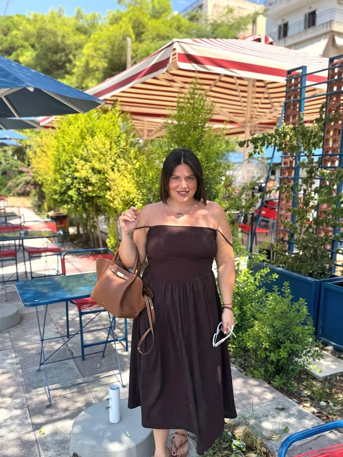 Δανάη Μπάρκα: Αποχαιρέτισε το ξανθό και έκοψε τα μαλλιά της 12 Δανάη Μπάρκα