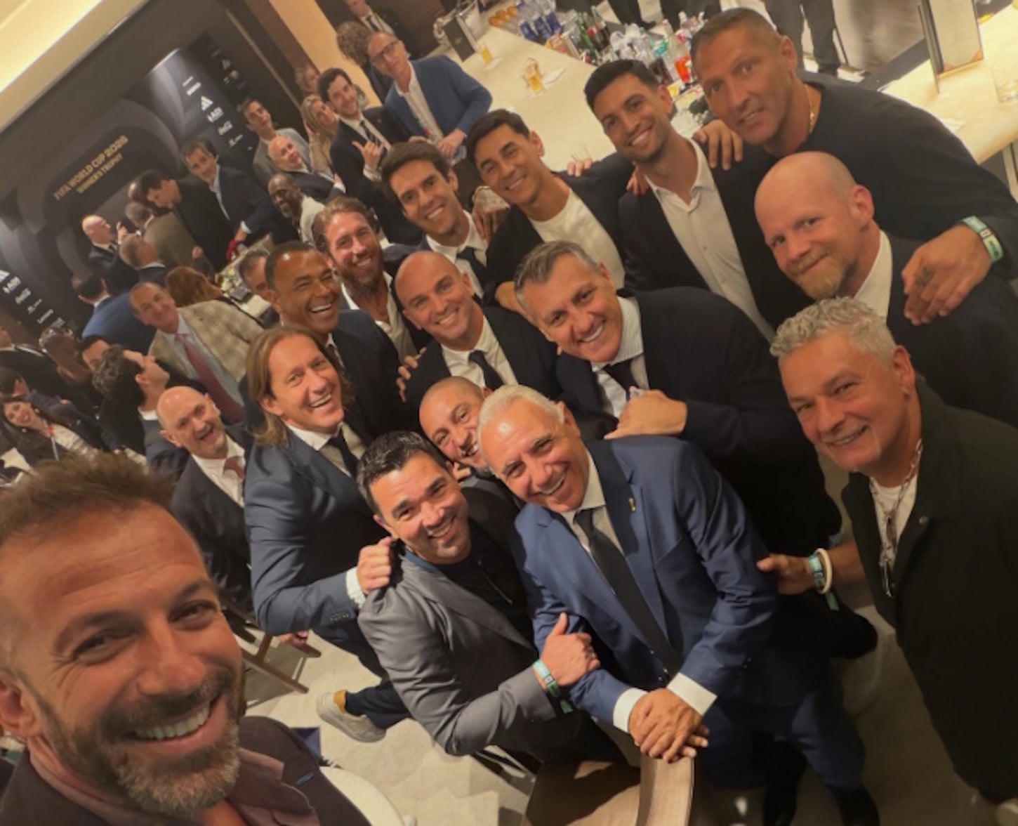 Αλεσάντρο Ντελ Πιέρο: selfie με θρύλους του παγκοσμίου ποδοσφαίρου στον ημιτελικό Γαλλία – Ισπανία 7 Αλεσάντρο Ντελ Πιέρο: selfie με θρύλους του παγκοσμίου ποδοσφαίρου στον ημιτελικό Γαλλία – Ισπανία