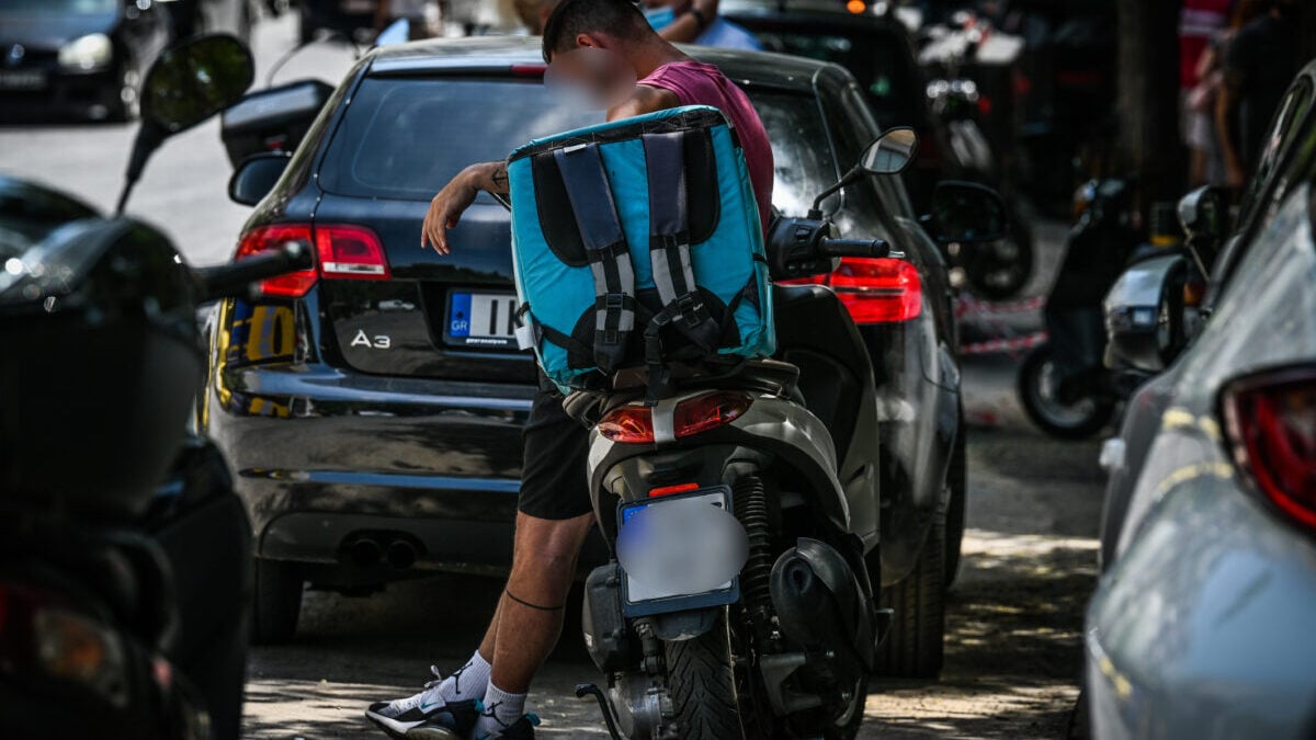 Καύσωνας: Πρόστιμα έως 2.000 ευρώ ανά εργαζόμενο σε επιχειρήσεις που δεν συμμορφωθούν με τα έκτακτα μέτρα 1 Καύσωνας: Πρόστιμα έως 2.000 ευρώ ανά εργαζόμενο σε επιχειρήσεις που δεν συμμορφωθούν με τα έκτακτα μέτρα