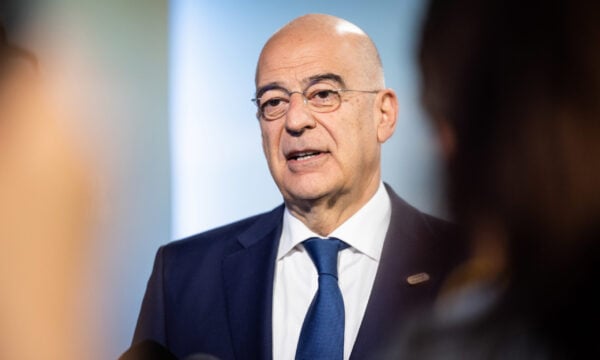 Δένδιας: Θλίψη για τους δύο πυροσβέστες που έχασαν τη ζωή τους εν ώρα καθήκοντος