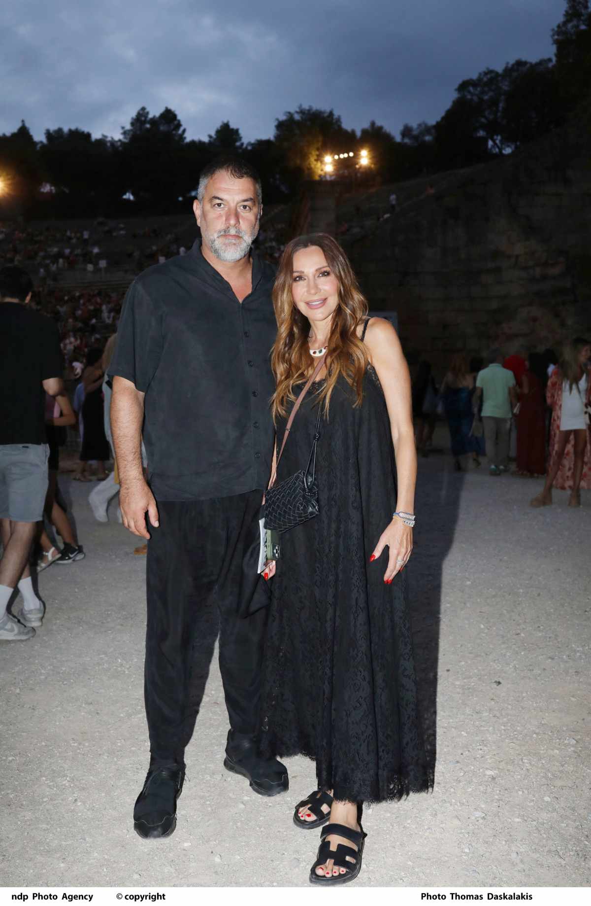 Δέσποινα Βανδή και Βασίλης Μπισμπίκης: Πού βρέθηκαν μαζί – Οι τρυφερές στιγμές σε έξοδό τους (Φωτογραφίες) 10 Βασίλης Μπισμπίκης, Δέσποινα Βανδή