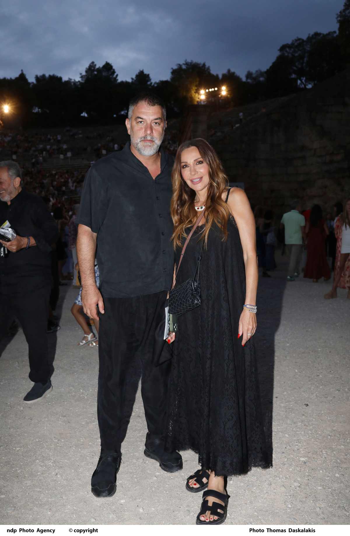 Δέσποινα Βανδή και Βασίλης Μπισμπίκης: Πού βρέθηκαν μαζί – Οι τρυφερές στιγμές σε έξοδό τους (Φωτογραφίες) 9 Βασίλης Μπισμπίκης, Δέσποινα Βανδή