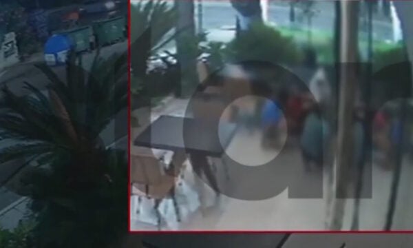 Προσποιούνταν τους υπαλλήλους του ΔΕΔΔΗΕ και άρπαξαν τα κοσμήματα 68χρονης στην Αθήνα – Ανήλικοι διέρρηξαν κατάστημα εστίασης στην Πάτρα