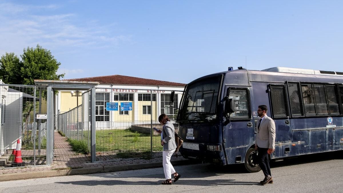 Δίκη για τα Τέμπη: Δικηγόροι κατηγορούμενων διαφωνούν με εισαγγελική πρόταση για απόρριψη αιτημάτων αναβολής της δίκης 1 Δίκη για τα Τέμπη: Δικηγόροι κατηγορούμενων διαφωνούν με εισαγγελική πρόταση για απόρριψη αιτημάτων αναβολής της δίκης
